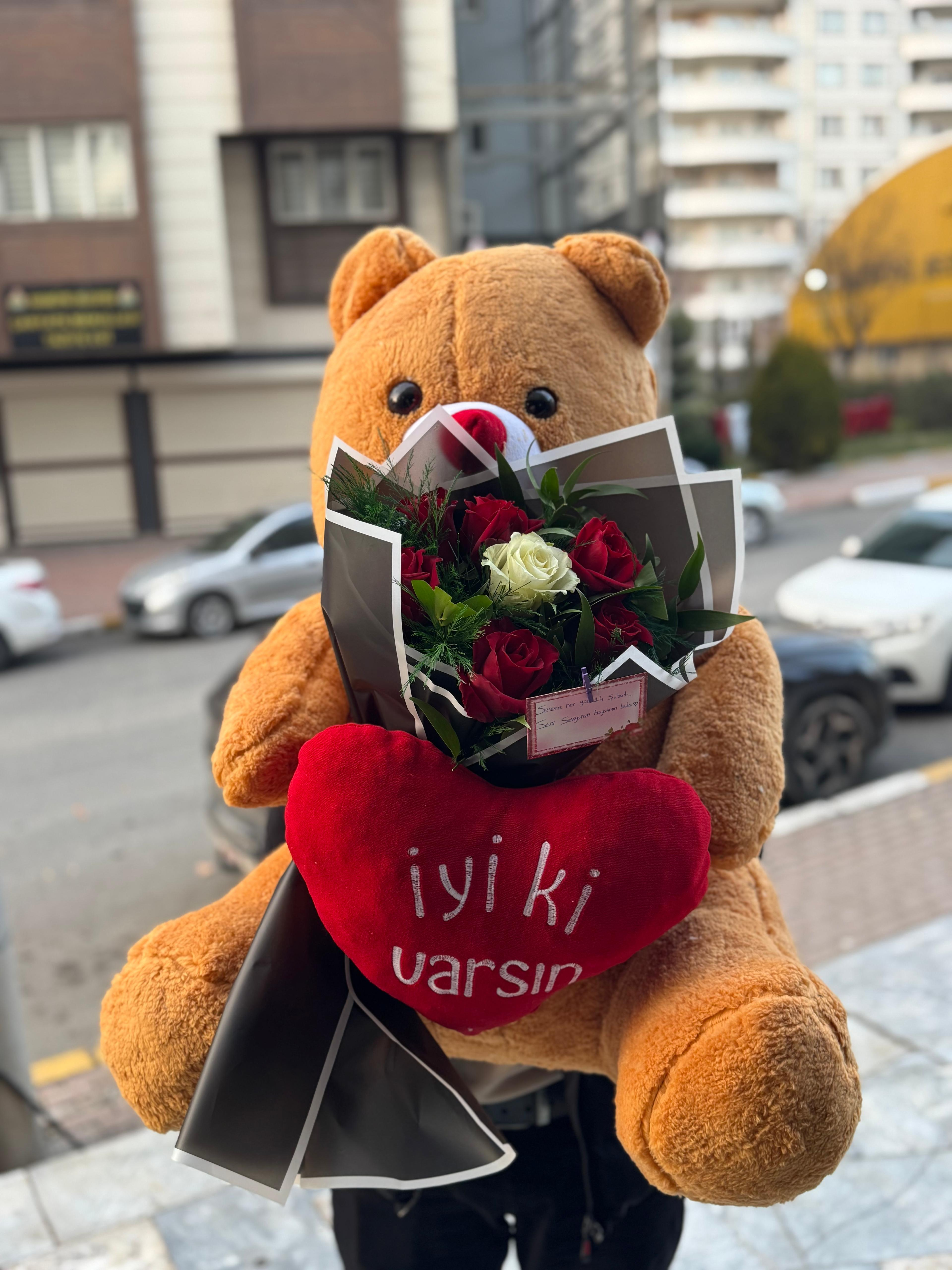 AYICIK VE GÜL BUKETİ