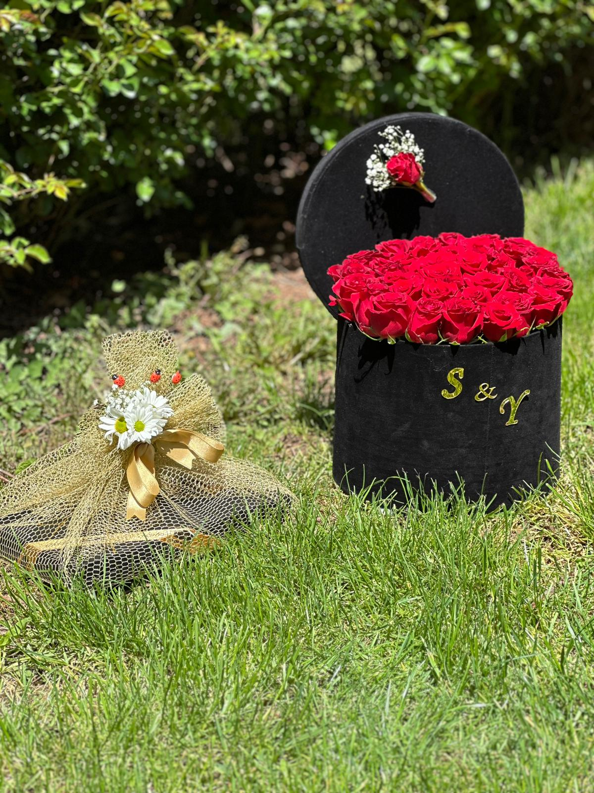 KUTUDA GÜLLER & ÇİKOLATA