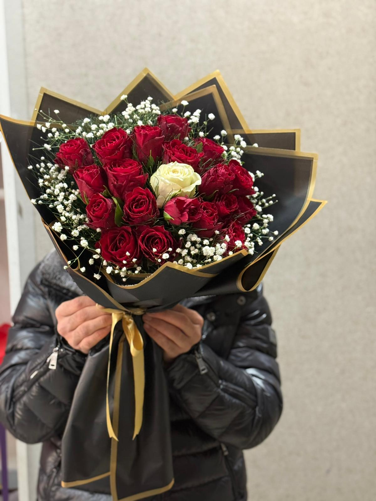 BEYAZ GÜL &  KIRMIZI GÜLLER 