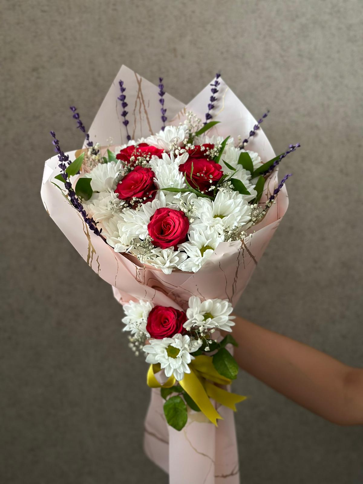 BEYAZ PAPATYA & KIRMIZI GÜLLER 